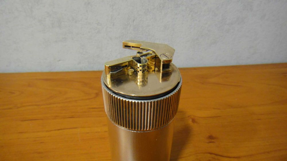 S T DUPONT cylinder table lighter