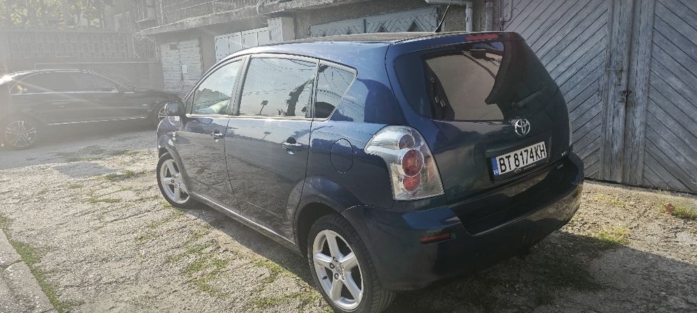 Тойота Корола версо