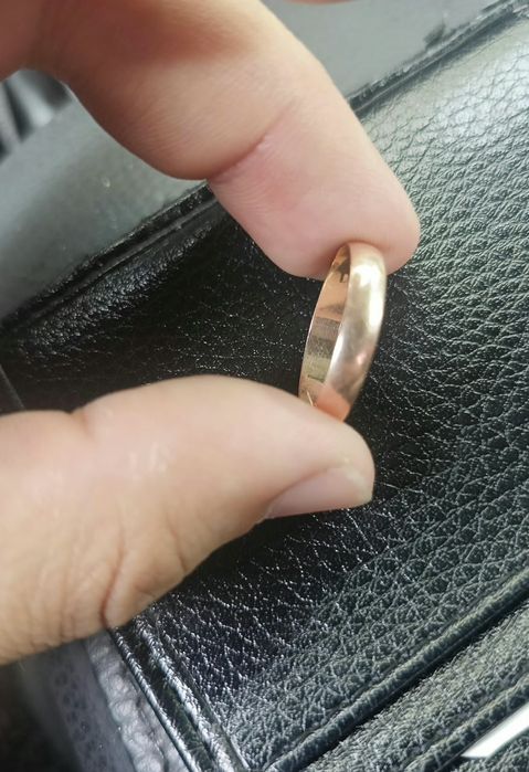 Продам обручальное кольцо