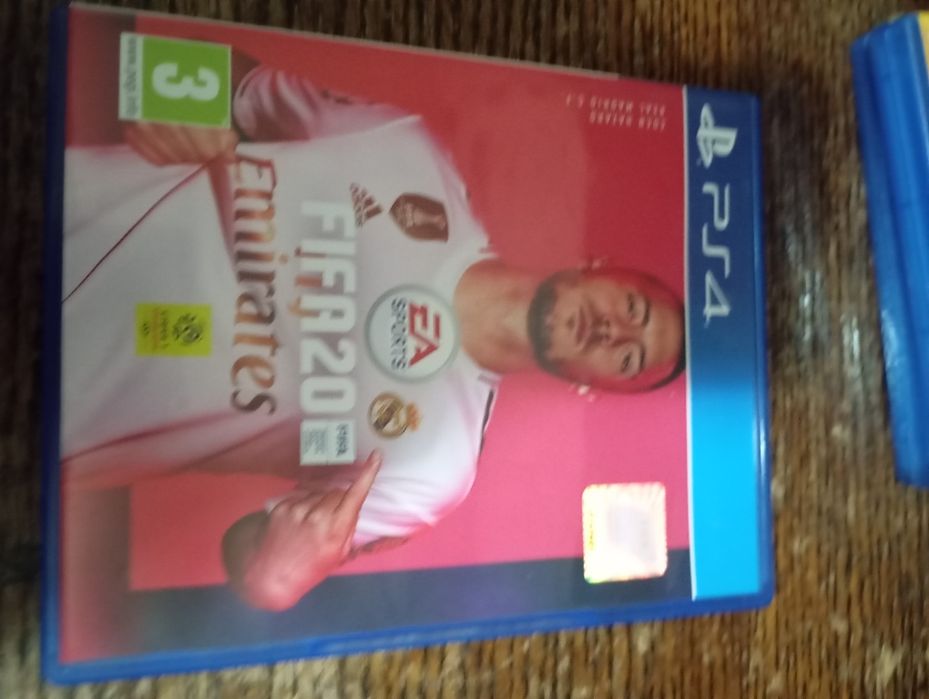 Продавам ФИФА 20