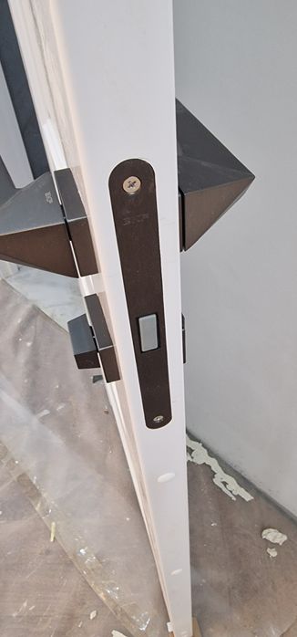 Установка  дверей