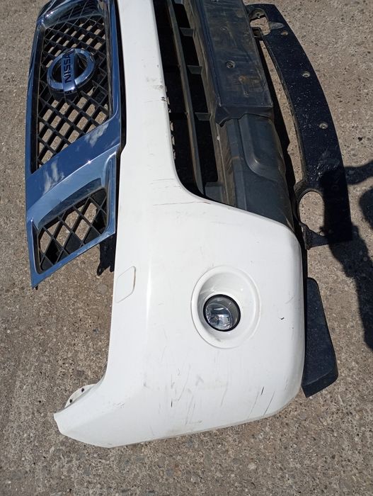 Bara fata completa cu proiectoare grile si spalator faruri Nissan Navara d40 facelift 2014 fara prinderi rupte sau alte probleme