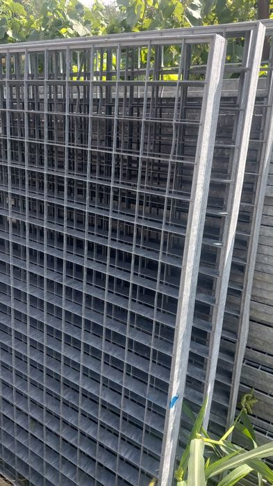 Grătare zincate metalice diferite, gratare spălătorii, gratare podea