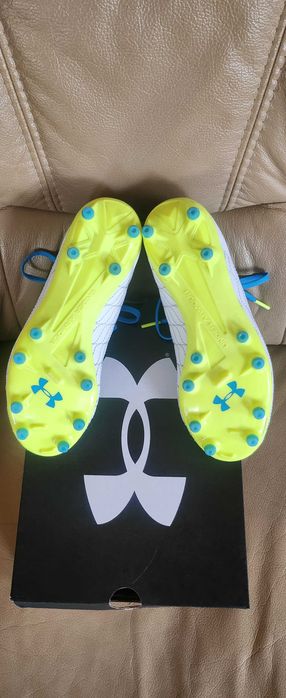 Детски бутонки UNDER ARMOUR.