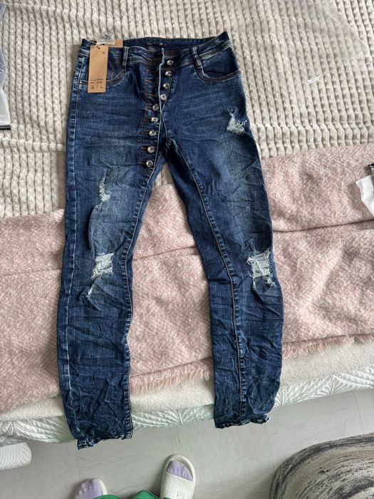 Дънки със смъкнато дъно