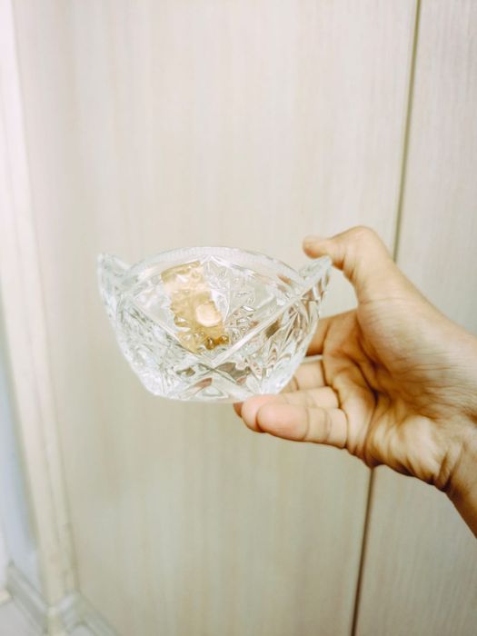 Хрустальные посуды для сервировки стола