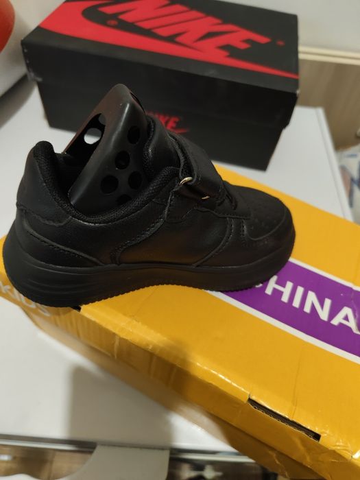 Детские кроссовки