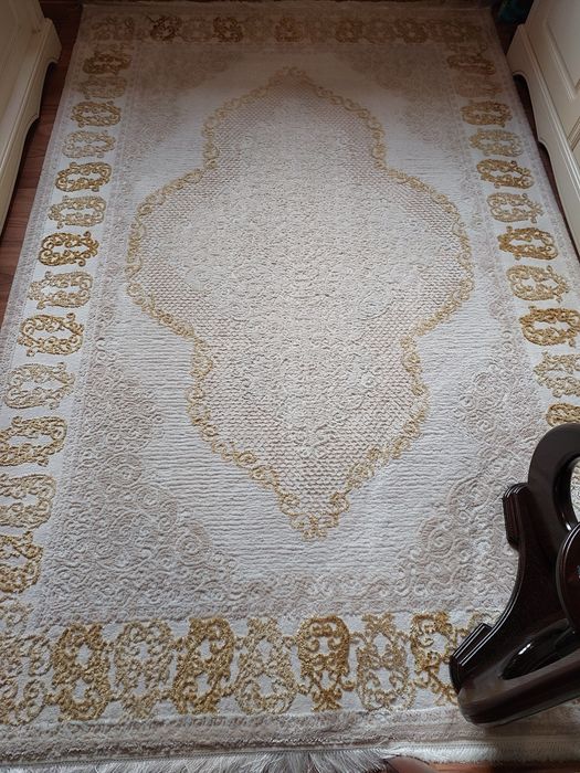 Продам          ковёр