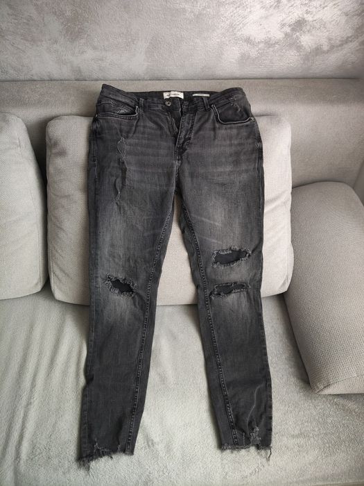 Vând blugi Pull&Bear în stare foarte bună marimea 42 (fit M)!!