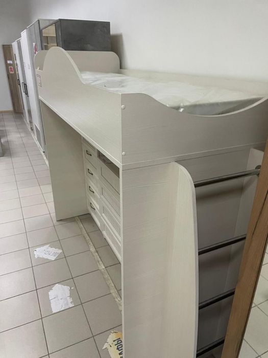 Продам кровать чердак с матрасом ортапедическим