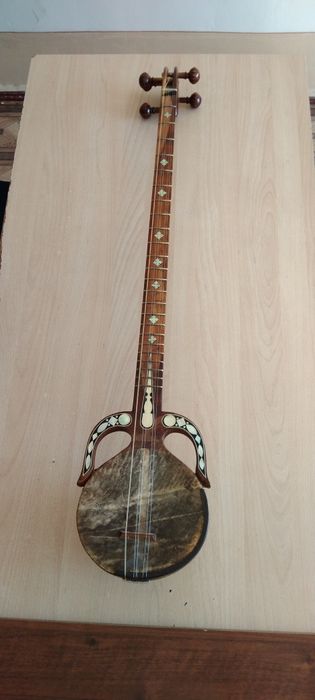 Professional Qashqar rubobi sotiladi