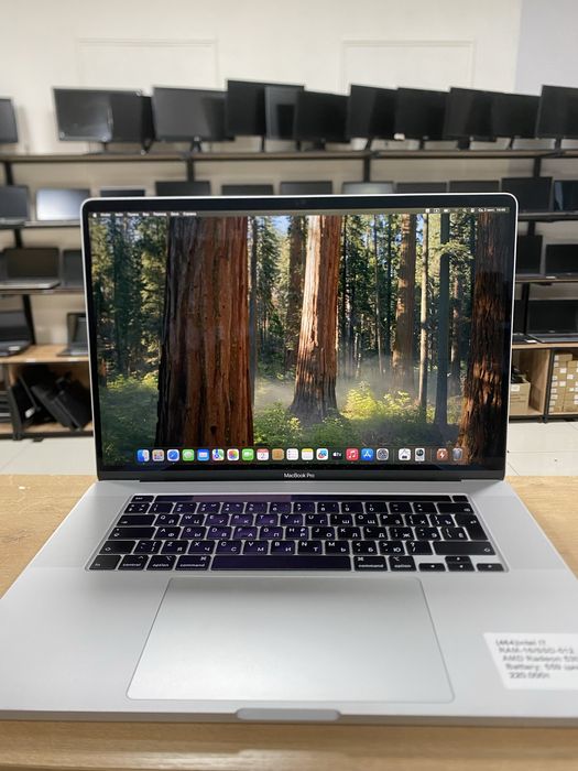 MacBook Pro i7/RAM16/SSD512/AMD Radeon 5300M