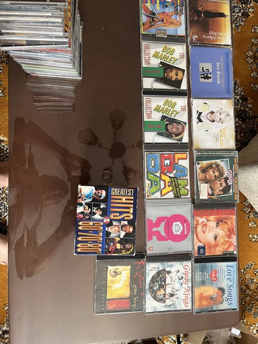 Vand cd si viniluri cu muzica originale