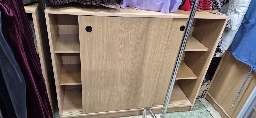 Продам стол 5000,тумба 10000т