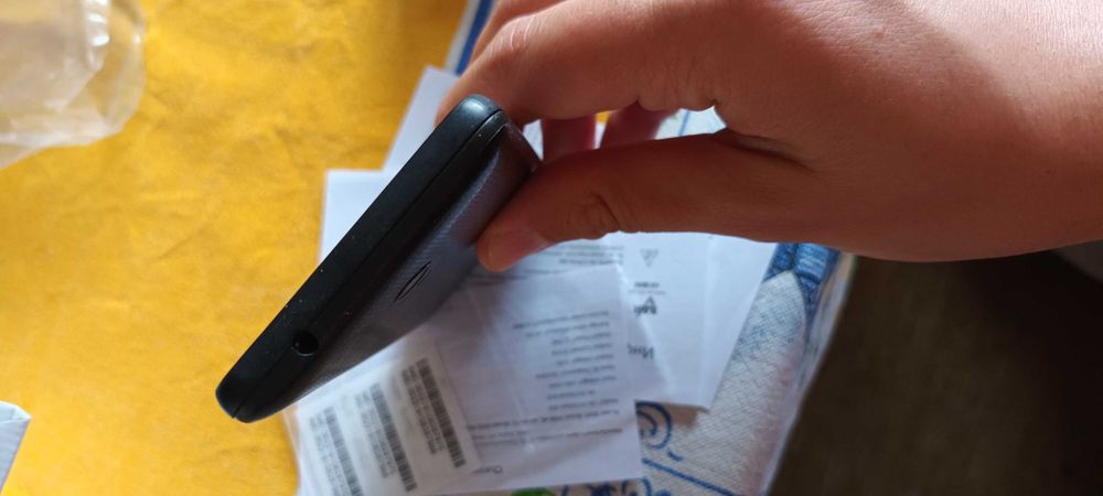 Продавам телефон Alcatel 1C 2019