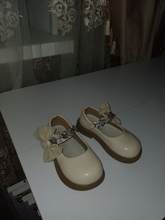 Детская обувь. Почти новая