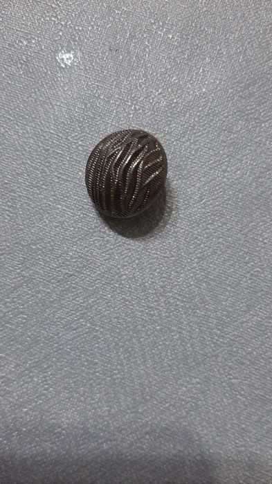 Продам брошки, вешалка, пуговицы.Хрусталь.