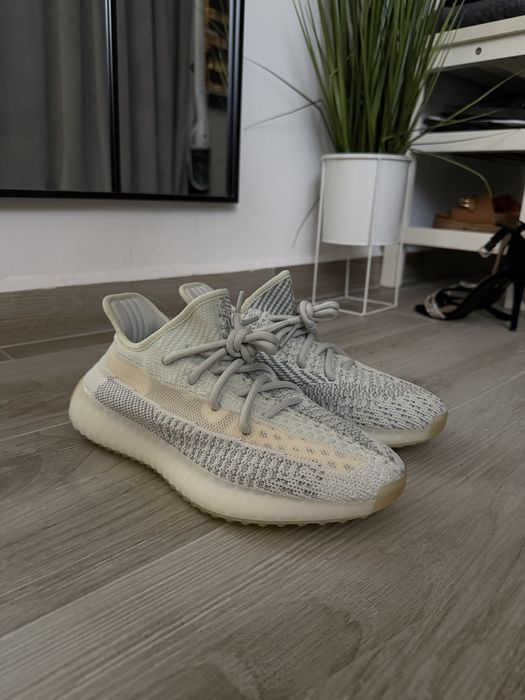 Adidasi Yeezy 350 V2