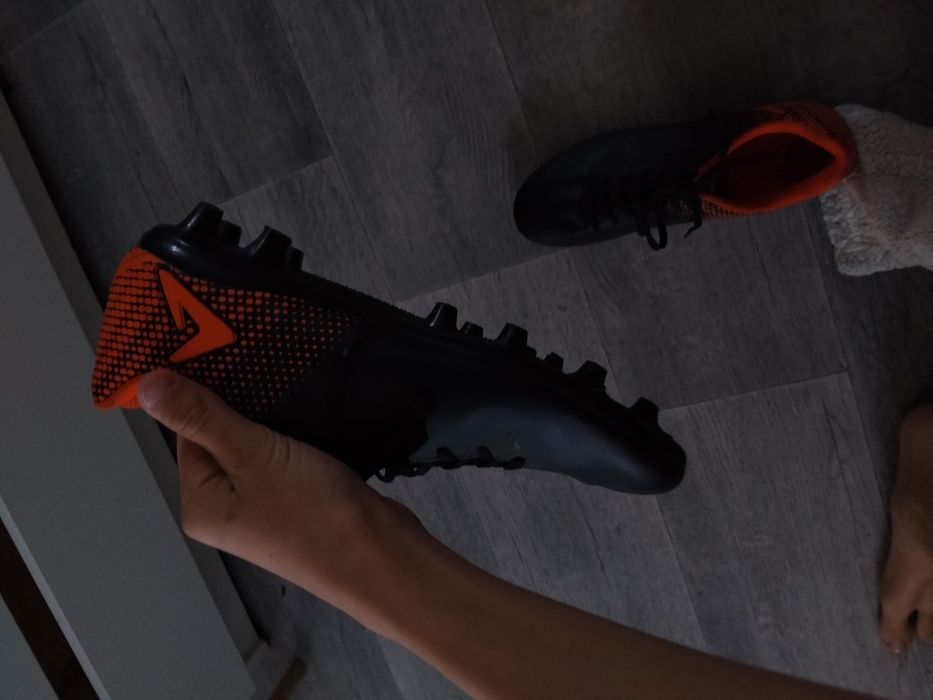 Продам бутсы 40 размер