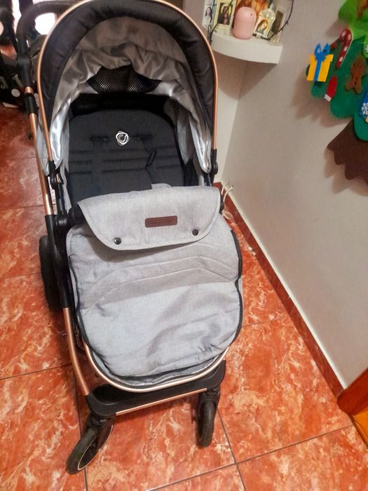 Vând cărucior pentru copii