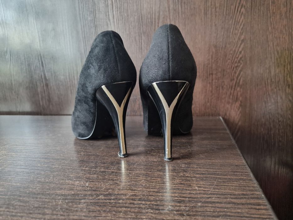 Туфли женские. .