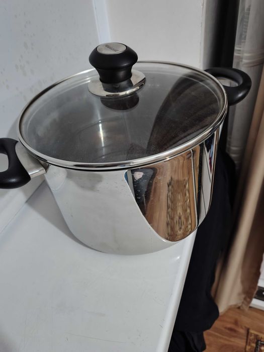Продам брендовую кастрюлю «Tescoma» (Чехия) + посуда в подарок.