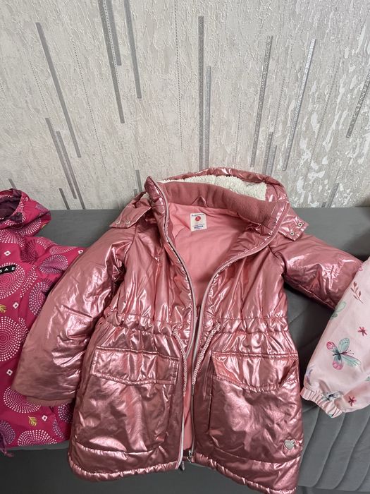 Продам курточки для девочки все за 5000 тг
