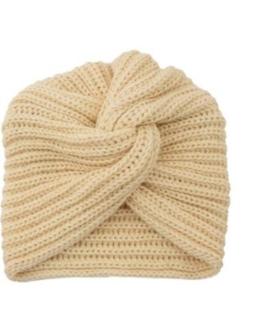 Плетена зимна шапка