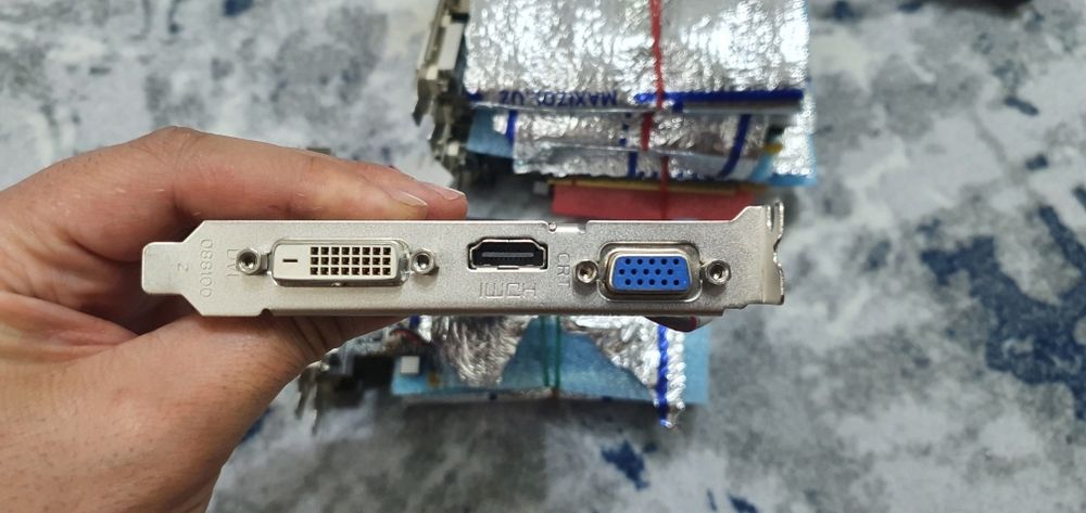 HD 6570-GT720  144hz org