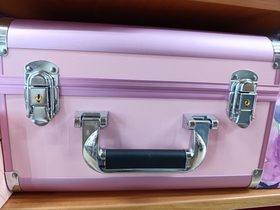 Куфари  за гримове и козметика