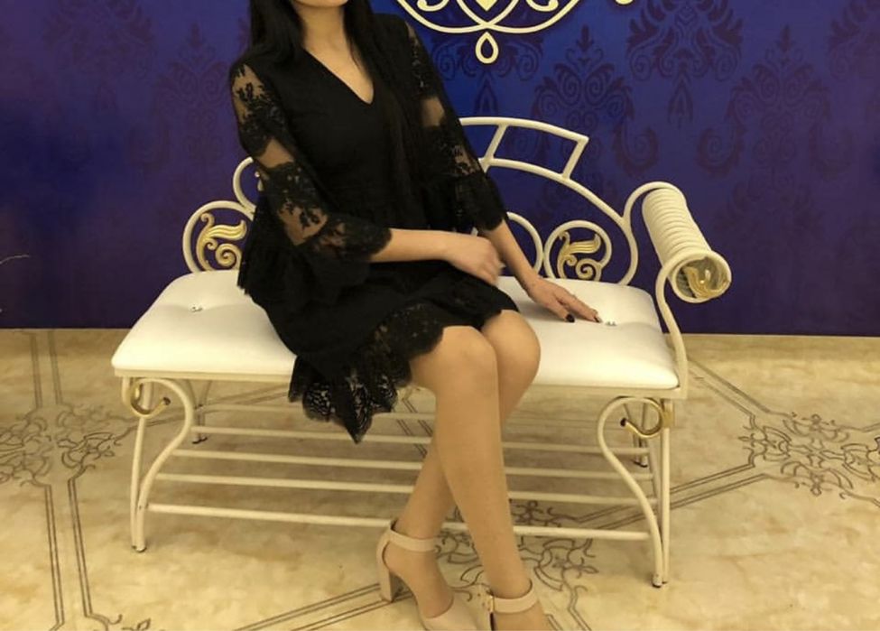 Чёрное кружевное платье