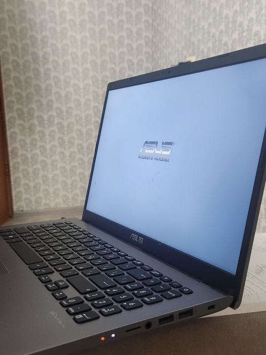 Ноутбук Asus в Хорошем состоянии