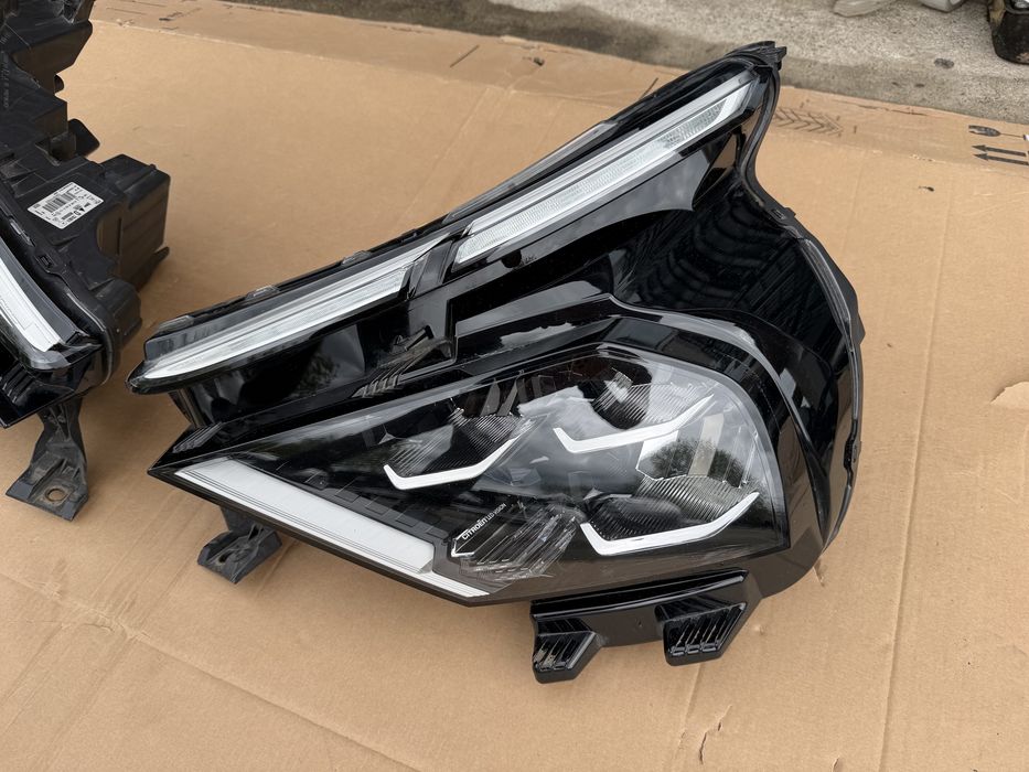 Faruri, Far stanga / Far dreapta Citroen C4 2020-2025