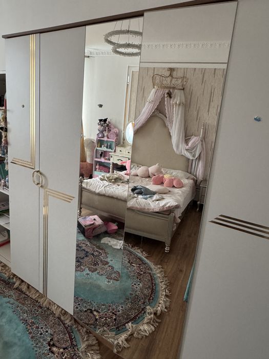 үлкен,ақ түсті,киім шкаф