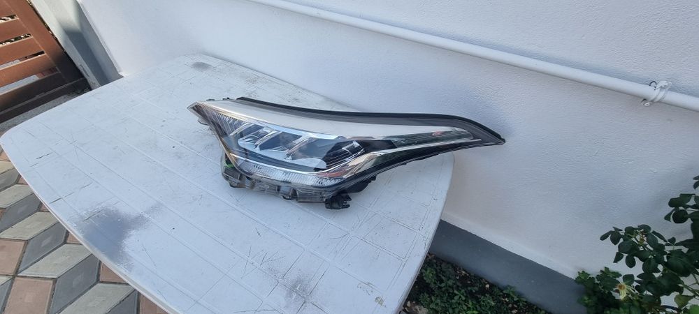 Far stanga Toyota chr