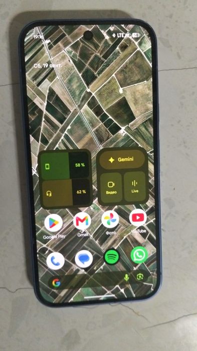 Pixel 10 с коробкой