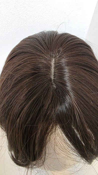 Perucă HAIRCUBE șaten închis, bob în straturi fără breton, sintetică
