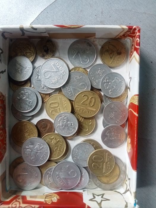 Продаю монеты,разные