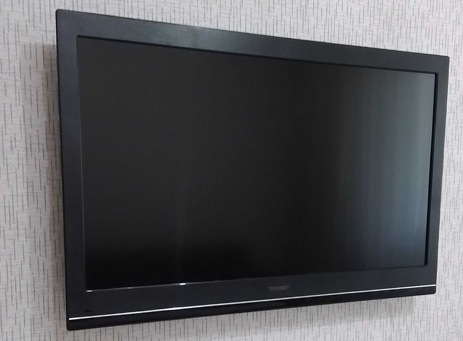 телевизор + приставка alma tv +кронштейн