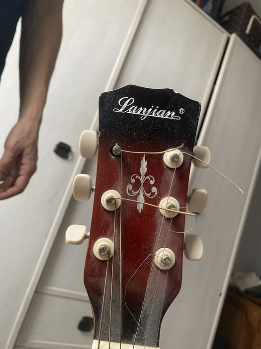 Гитара акустическая