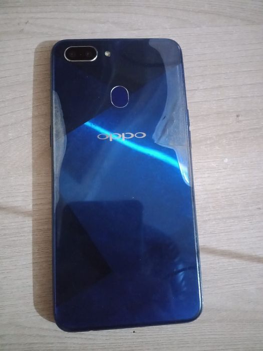 Телефон Oppo a5 .