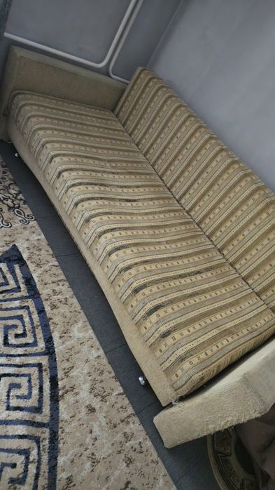 Отдам диван даром