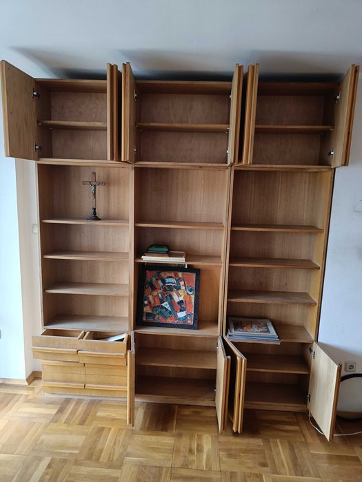 Секция от масивно дърво