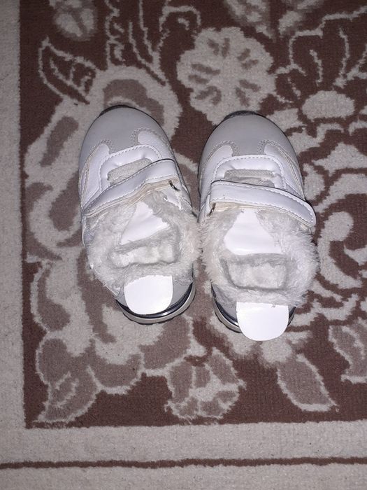 Продам обувь для девочки