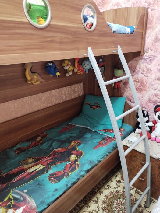 Двухэтажная кровать