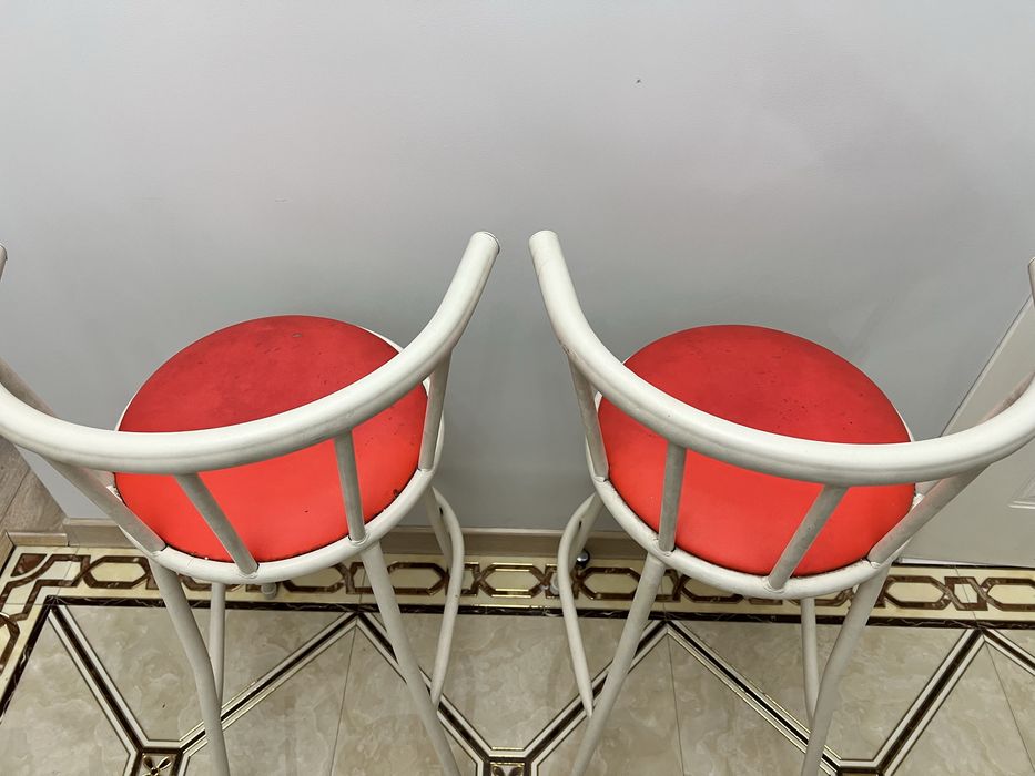 Продам барные 2стула для кухни