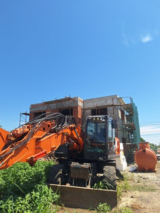 Firma de construcții oferă spre vânzare  utilaje in stare foarte bună  de funcționare!