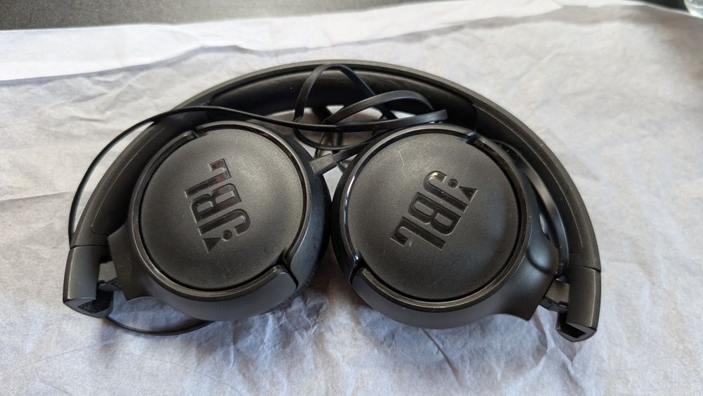 Casti On Ear cu fir JBL TUNE 500