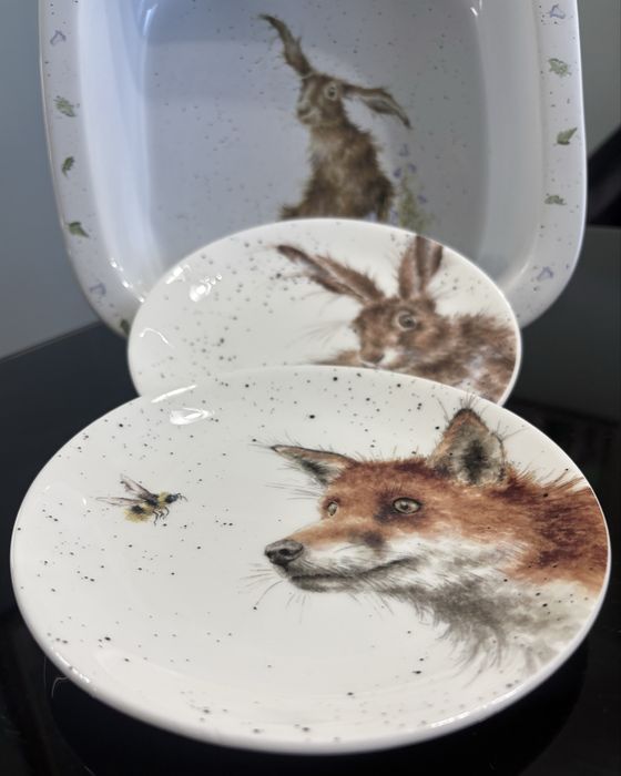 Елитен британски порцелан Royal Worcester-Wrendale Designs. Тава за печене с две чинийки