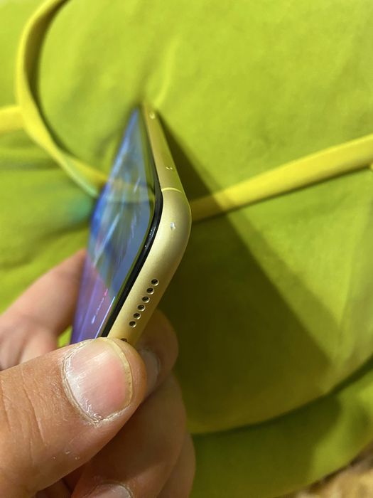 iPhone XR Yellow 64 GB